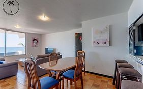 2 Bdr Apartment With Ocean View In Avenida Del Mar